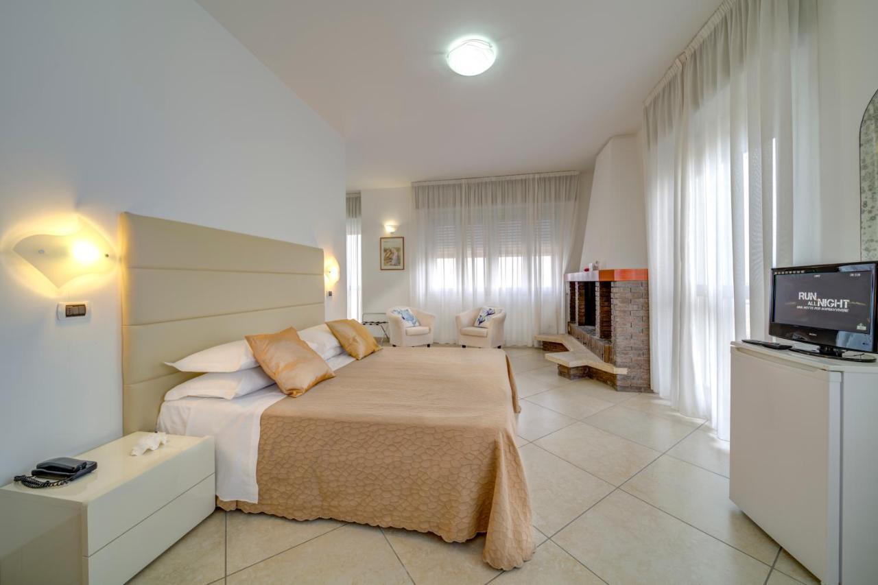 Hotel Carlton Beach Rimini Buitenkant foto